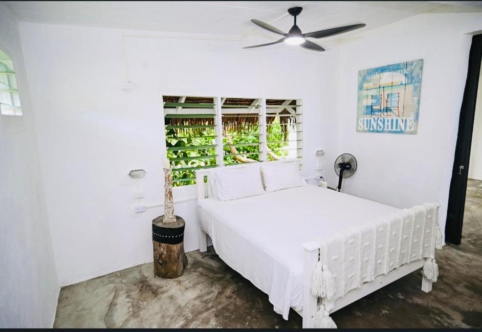 Banana Bay Beach Club Bed & Breakfast Eton Exterior foto